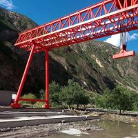 成都雙梁門(mén)式提梁起重機(jī)