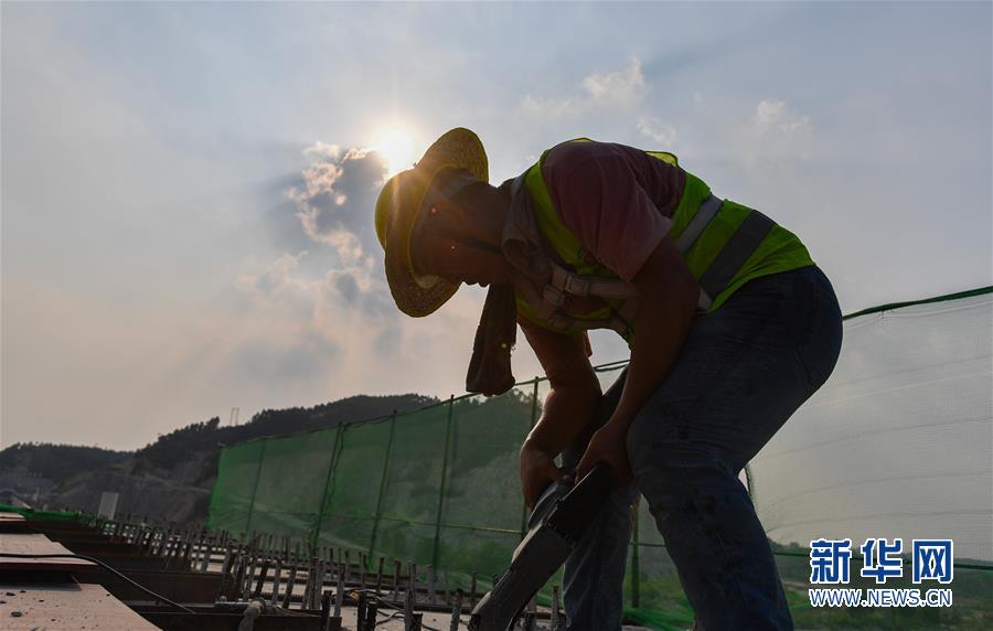 (經(jīng)濟(jì))(2)廣東清遠(yuǎn)磁浮旅游專線開始鋪軌