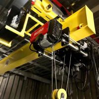 青島起重機(jī)-衛(wèi)華新中式起重機(jī)