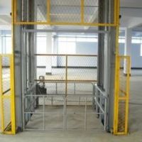 太倉貨梯調試運行