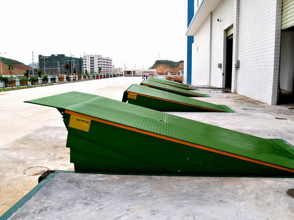 海南 液壓登車(chē)橋 廠家直銷(xiāo)